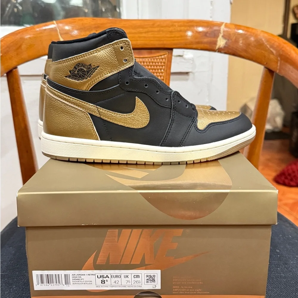 NEW Jordan Black and Gold High-Top Sneakers - Picture 7 of 11